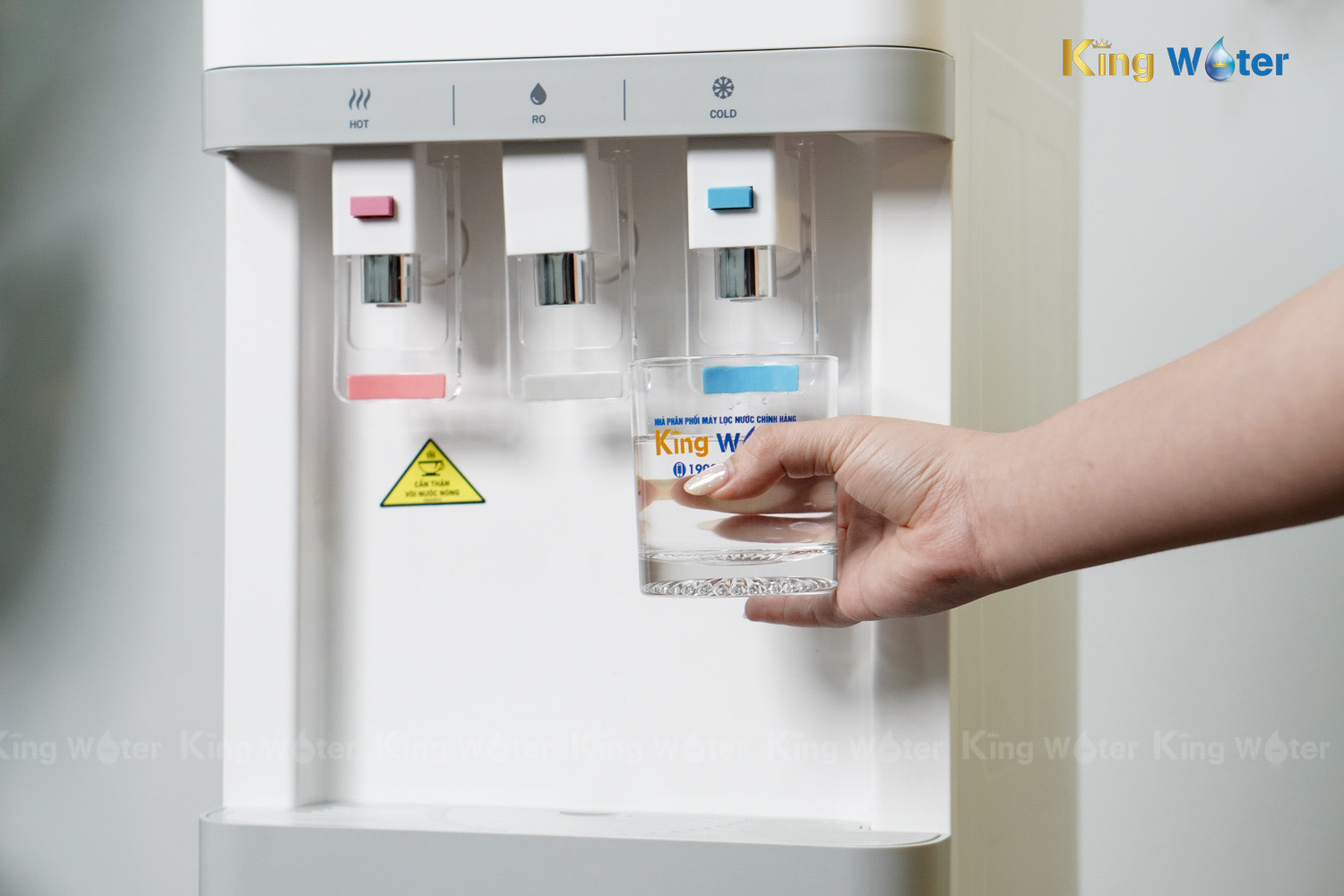 Máy Lọc Nước R.O Nóng Lạnh Karofi HCV208RO | Cây Đứng 6 Lõi