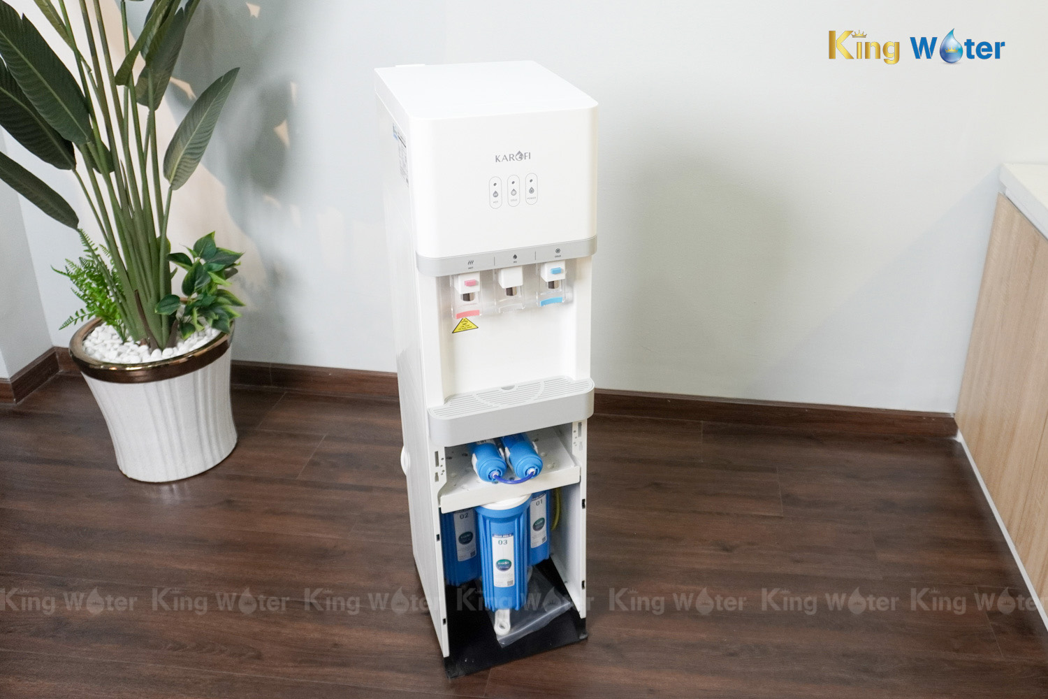 Máy Lọc Nước R.O Nóng Lạnh Karofi HCV208RO | Cây Đứng 6 Lõi