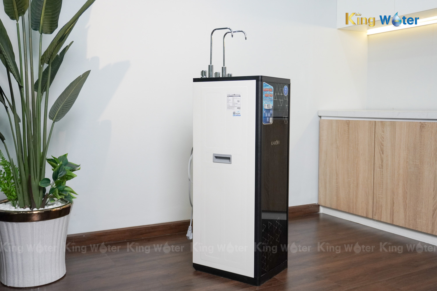 Máy Lọc Nước R.O Nóng Lạnh Karofi KAD-D66S | Cây Đứng 11 Lõi
