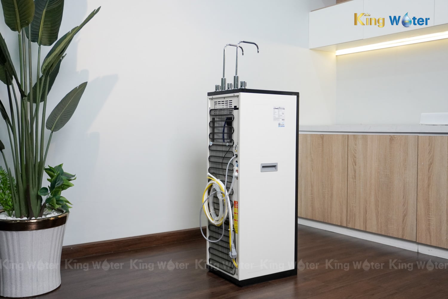 Máy Lọc Nước R.O Nóng Lạnh Karofi KAD-D66S | Cây Đứng 11 Lõi