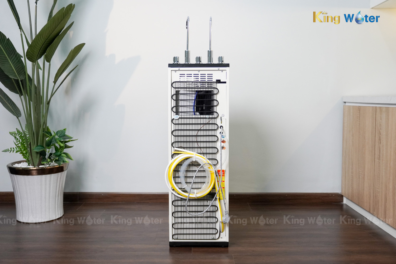 Máy Lọc Nước R.O Nóng Lạnh Karofi KAD-D66S | Cây Đứng 11 Lõi