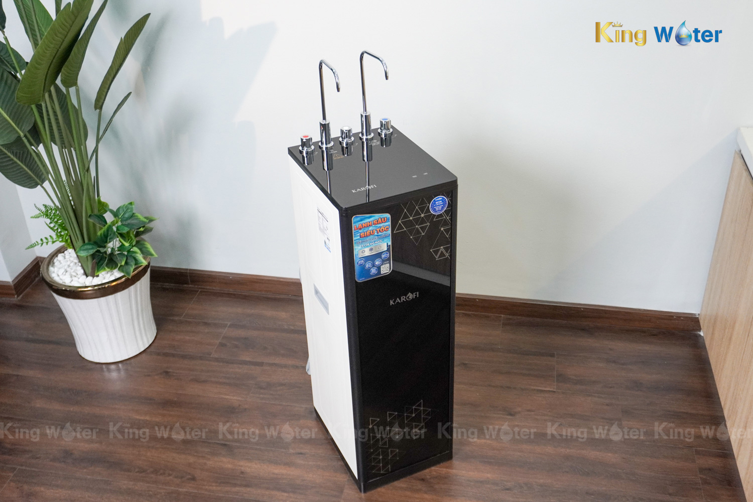 Máy Lọc Nước R.O Nóng Lạnh Karofi KAD-D66S | Cây Đứng 11 Lõi