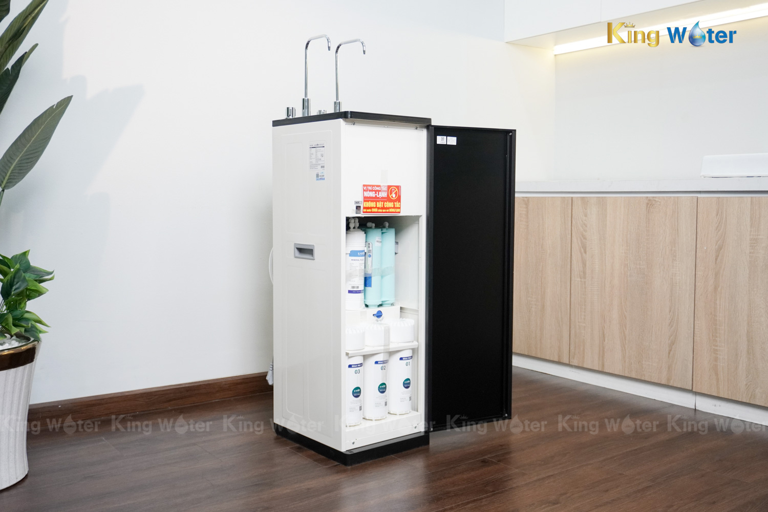Máy Lọc Nước R.O Nóng Lạnh Karofi KAD-D66S | Cây Đứng 11 Lõi