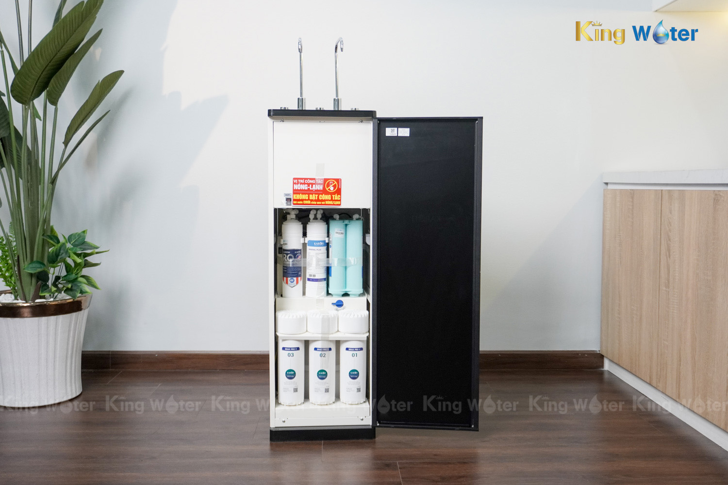 Máy Lọc Nước R.O Nóng Lạnh Karofi KAD-D66S | Cây Đứng 11 Lõi