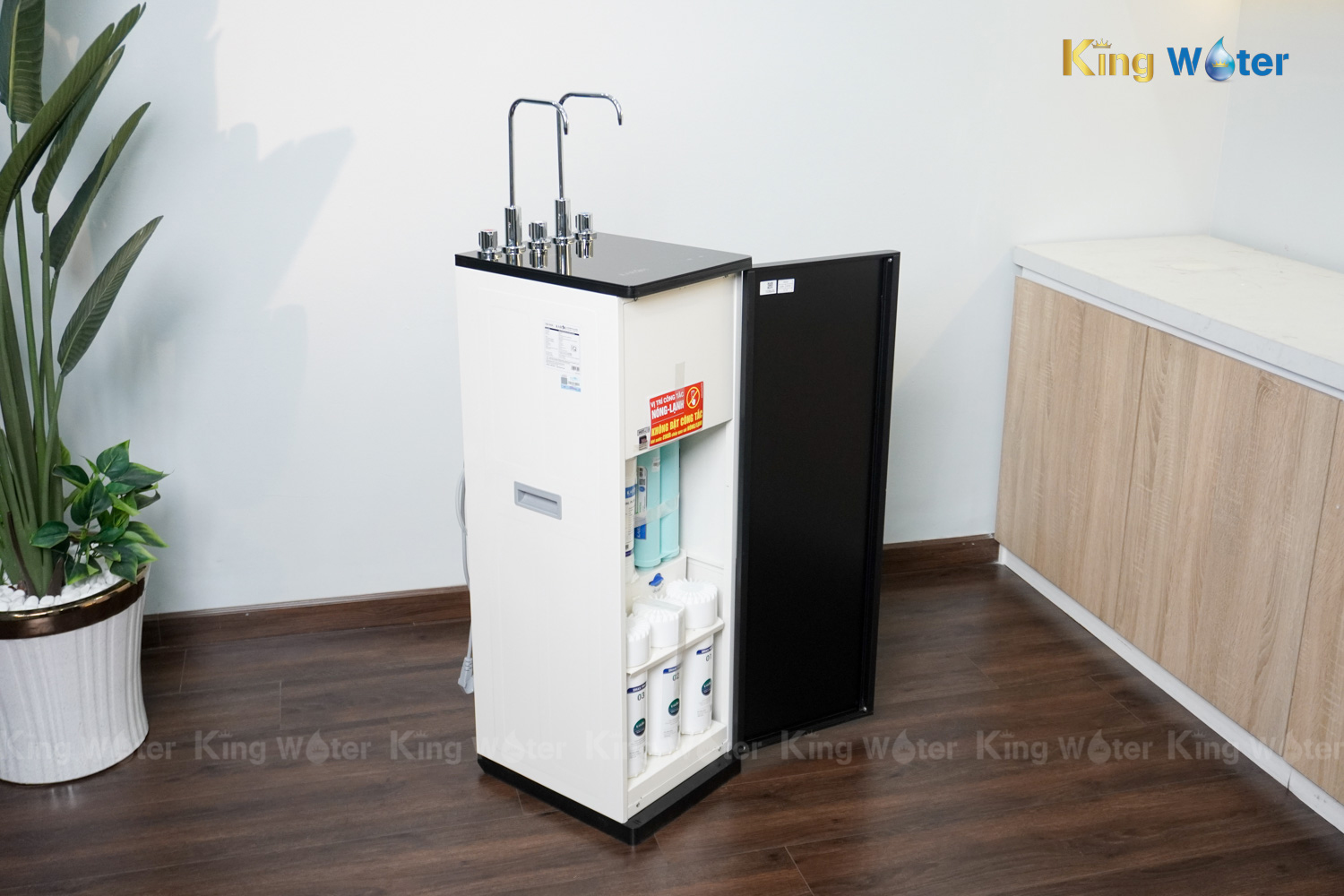 Máy Lọc Nước R.O Nóng Lạnh Karofi KAD-D66S | Cây Đứng 11 Lõi