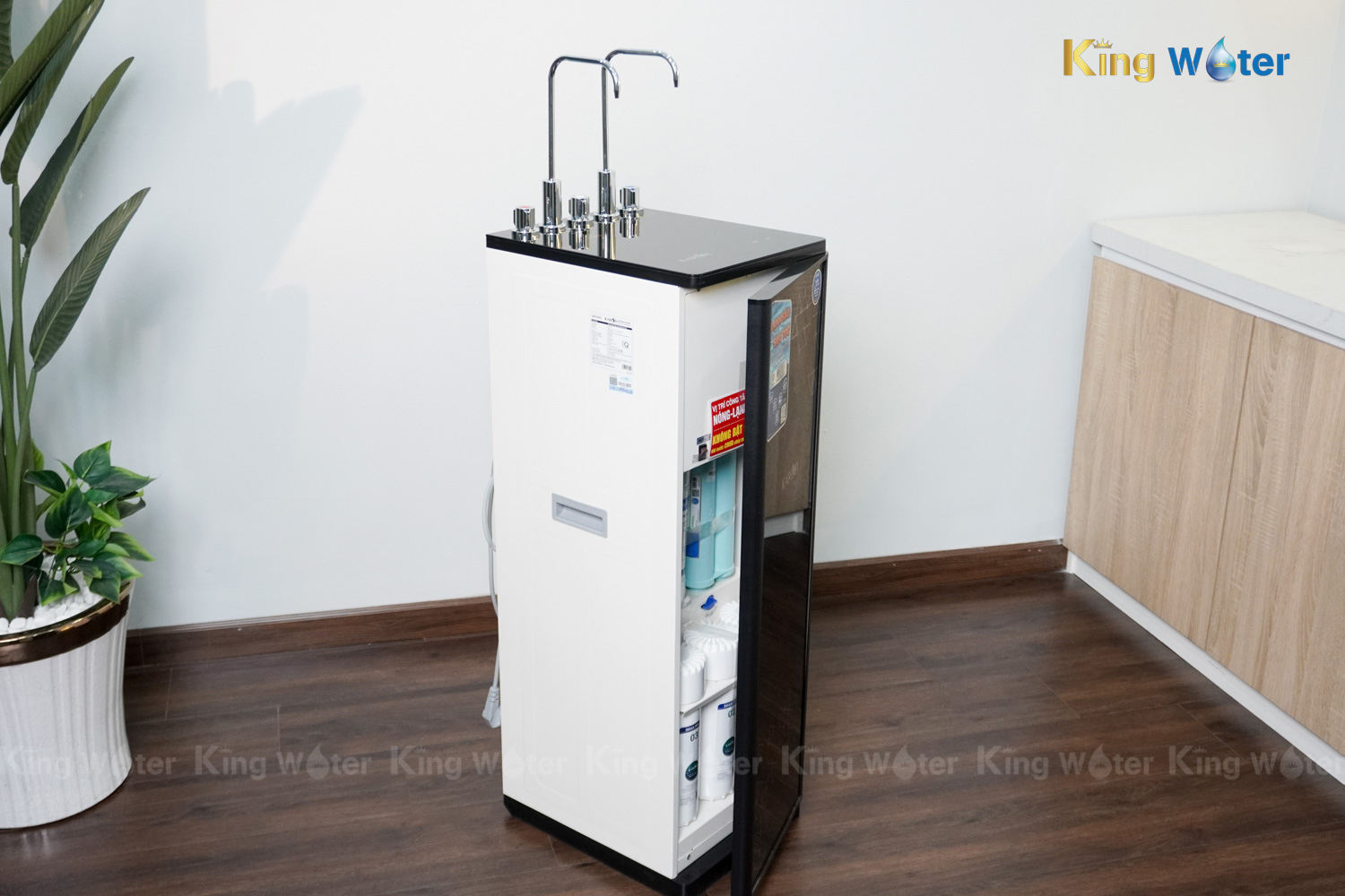 Máy Lọc Nước R.O Nóng Lạnh Karofi KAD-D66S | Cây Đứng 11 Lõi