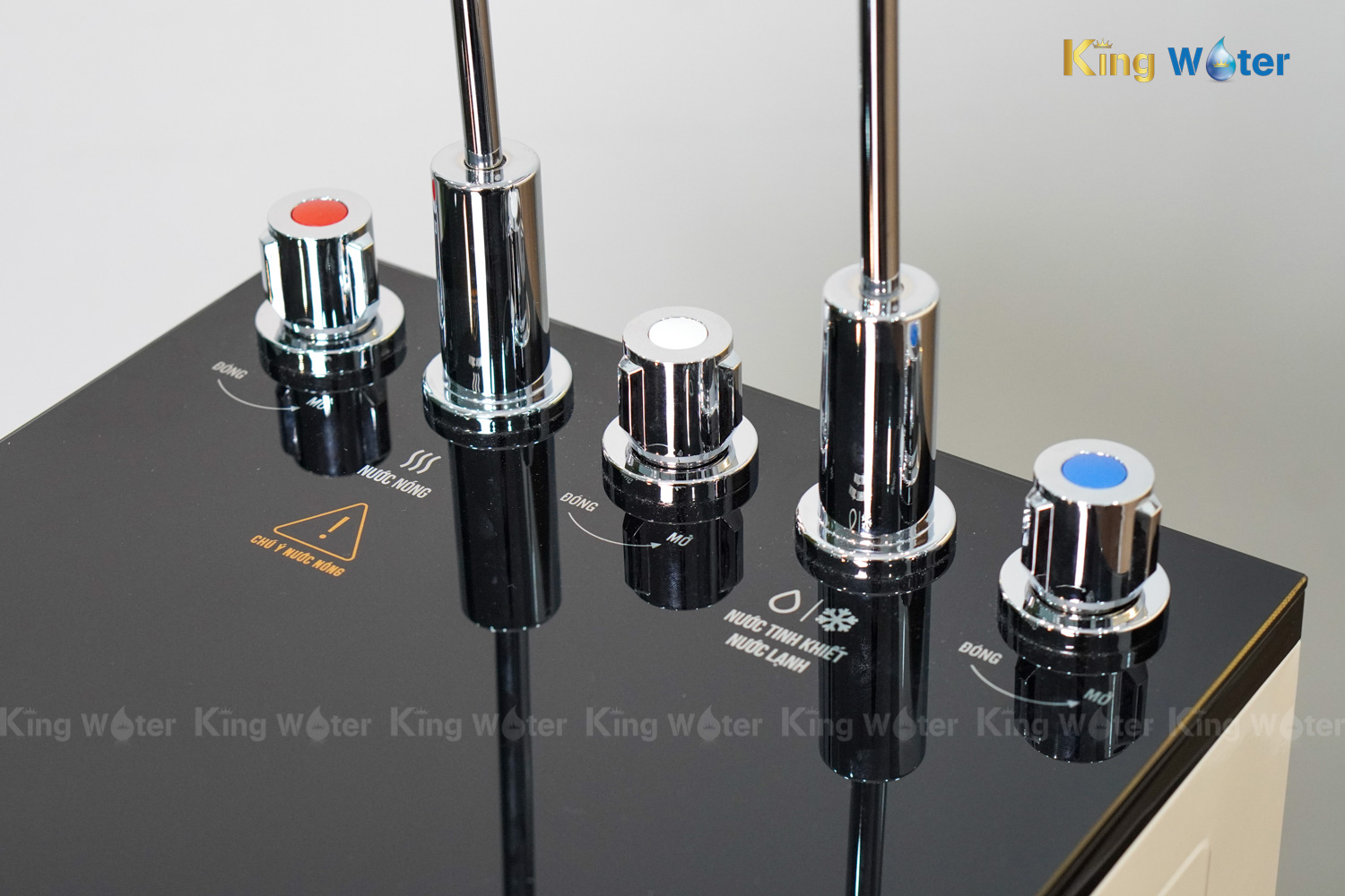 Máy Lọc Nước R.O Nóng Lạnh Karofi KAD-D66S | Cây Đứng 11 Lõi