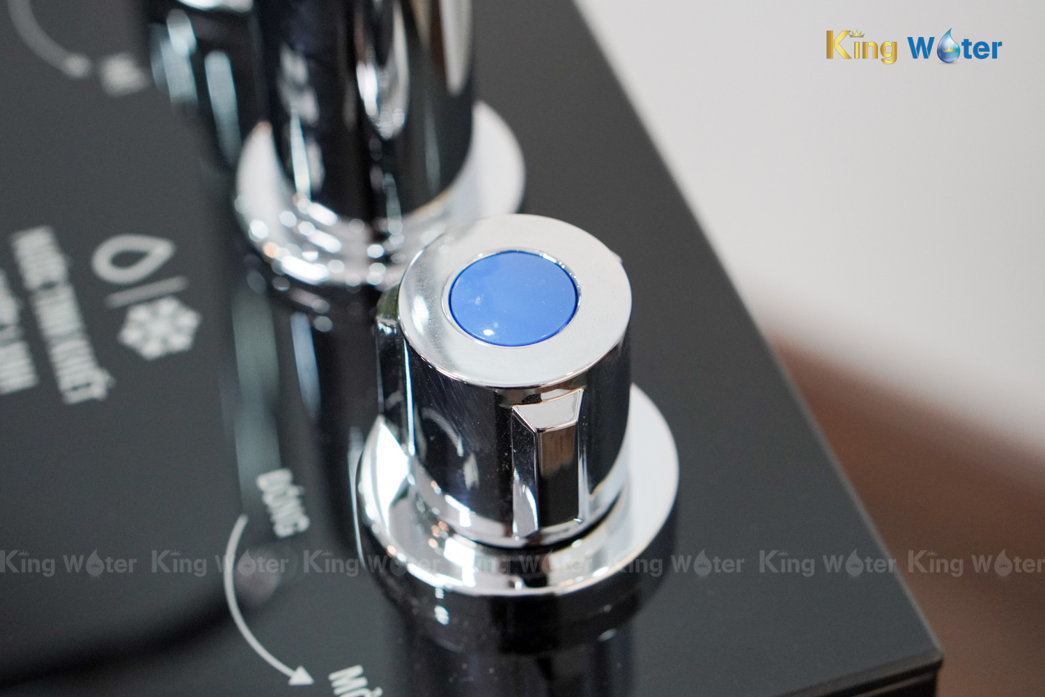 Máy Lọc Nước R.O Nóng Lạnh Karofi KAD-D66S | Cây Đứng 11 Lõi