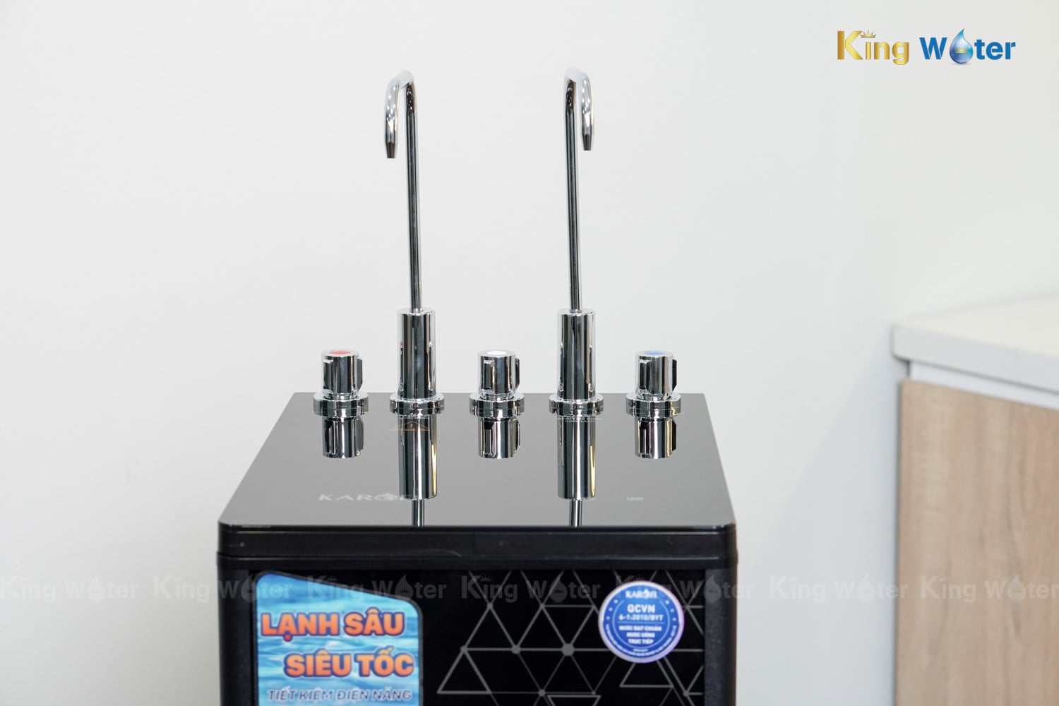 Máy Lọc Nước R.O Nóng Lạnh Karofi KAD-D66S | Cây Đứng 11 Lõi