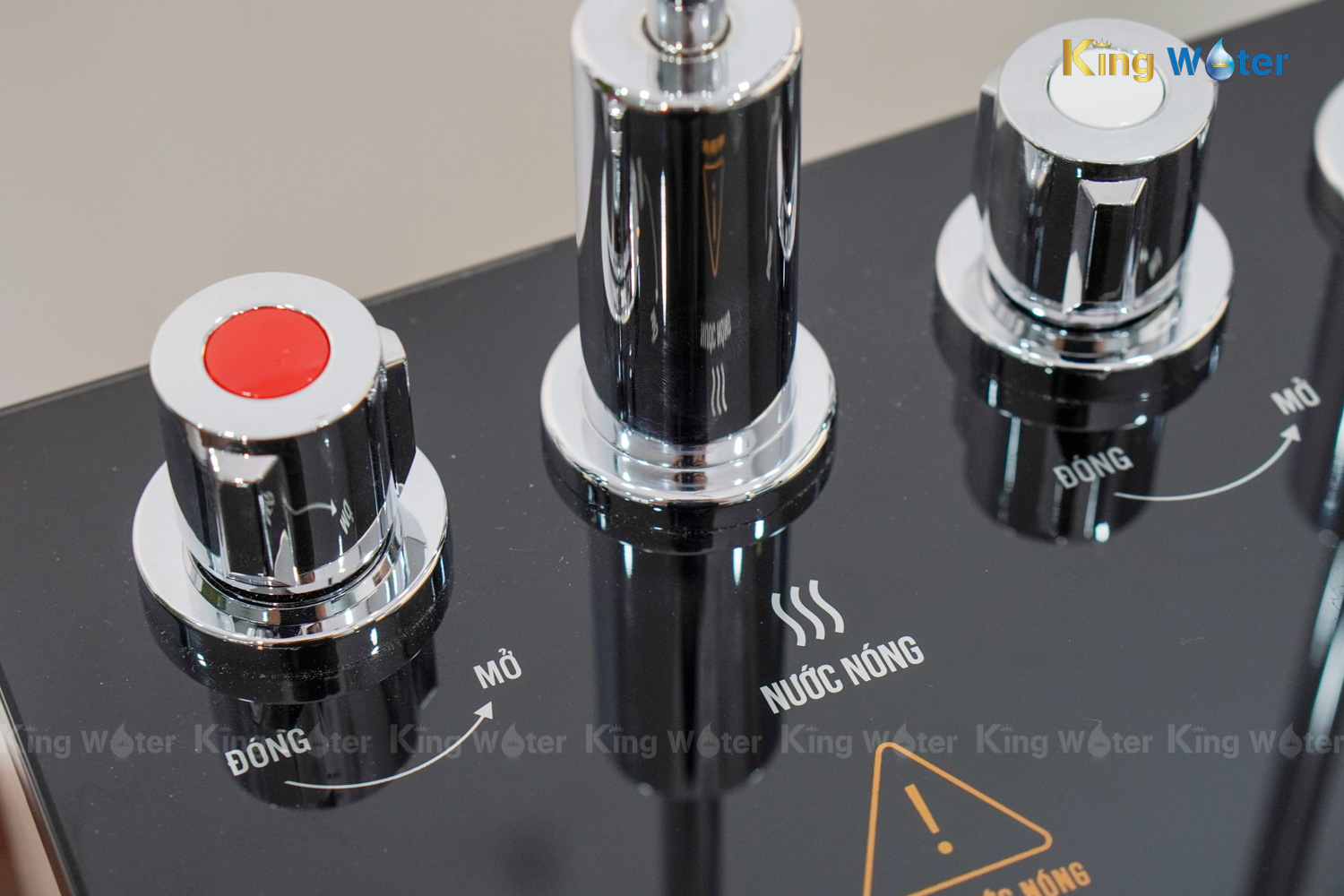 Máy Lọc Nước R.O Nóng Lạnh Karofi KAD-D66S | Cây Đứng 11 Lõi