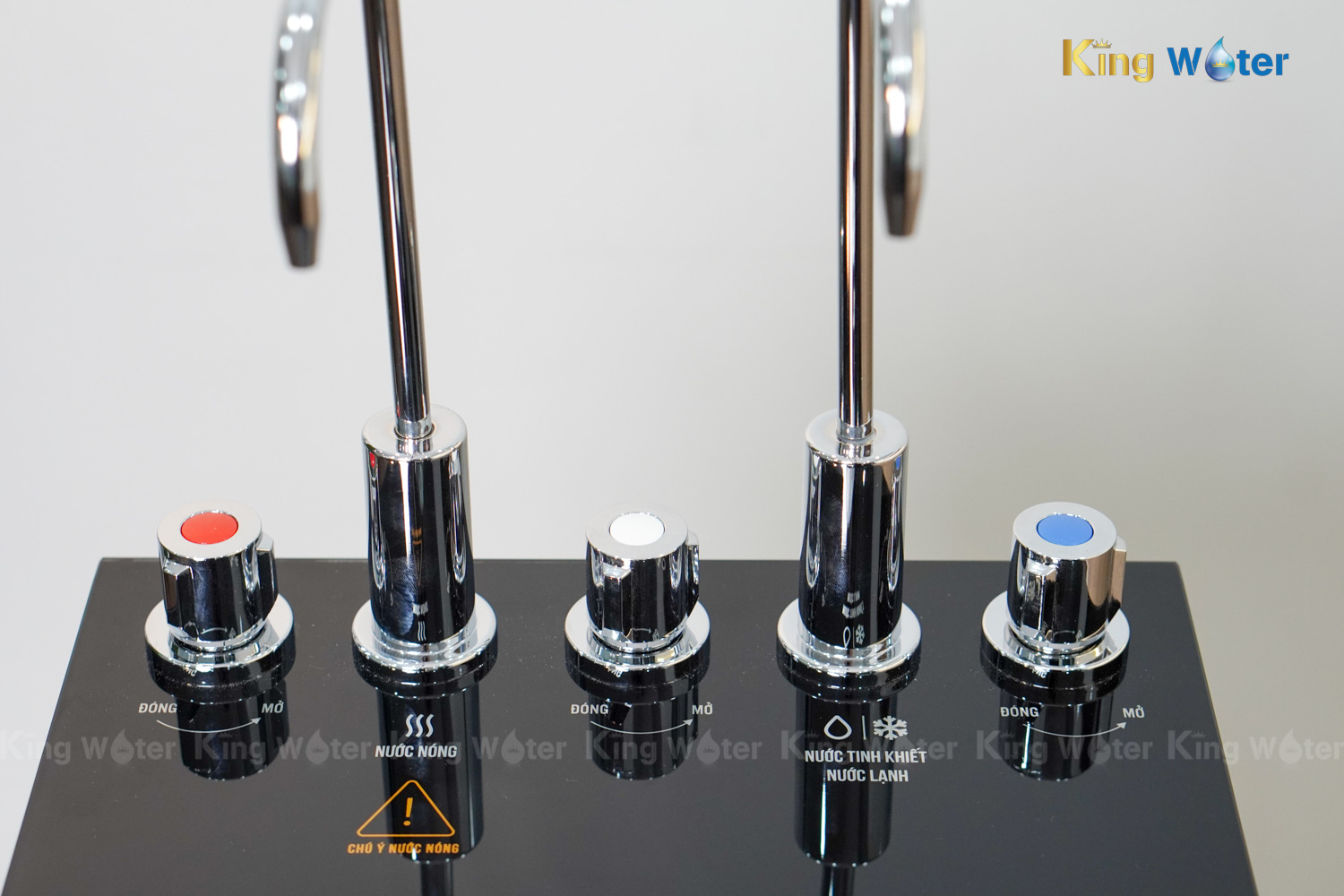 Máy Lọc Nước R.O Nóng Lạnh Karofi KAD-D66S | Cây Đứng 11 Lõi