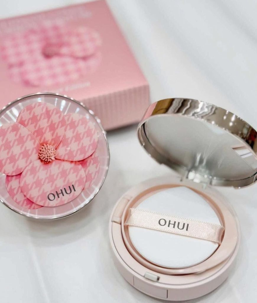 (Mẫu mới) Phấn nước OHUI Ultimate Cover Cushion Moisture Flower Edition 15g (Tặng kèm 2 lõi refill)
