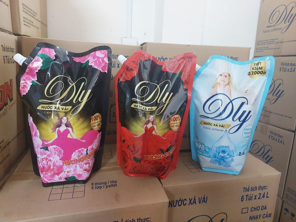 Nước Xả Vải DLY Hương Đam Mê (Túi 2,4 L)