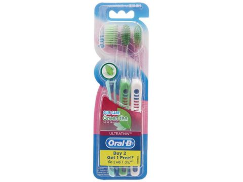 Bàn chải đánh răng Oral-B trà đen siêu mềm mảnh vỉ 3 cây