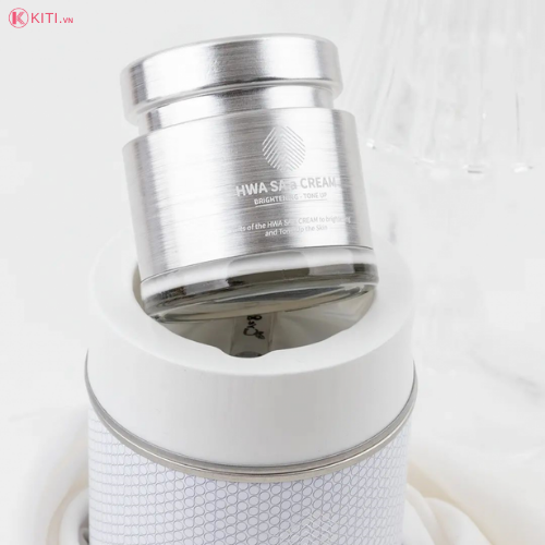 Kem Dưỡng Nâng Tông, Trắng Da, Ngừa Lão Hóa Cá Hồi Cre8Skin Hwa Sa A Cream 80g