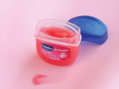 Sáp Dưỡng Môi Vaseline Lips Therapy Rosy Lips Hoa Hồng 7Gr