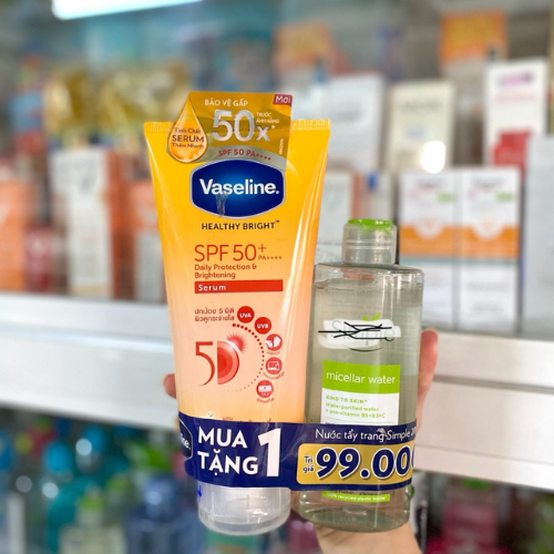 Sữa Dưỡng Thể Vaseline Vàng SPF50+ PA++++ 300ml [ TẶNG TẨY TRANG SIMPLE 200ML]