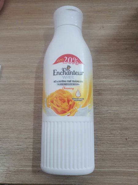 Sữa dưỡng thể trắng da hương Charming 200G Tặng 20%