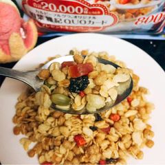 Ngũ Cốc Calbee Nhật Bản 750g - Ngũ cốc dinh dưỡng cao từ hạt trái cây sấy khô, bổ sung vitamin và chất xơ cho cả gia đình