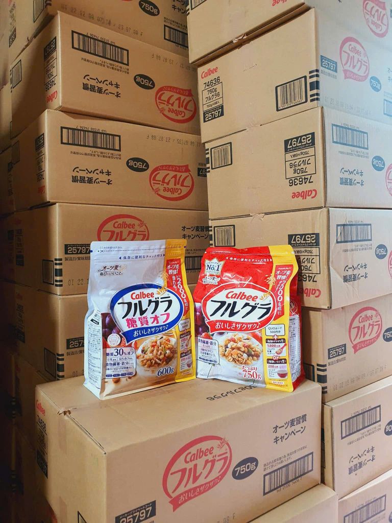 Ngũ Cốc Calbee Nhật Bản 750g - Ngũ cốc dinh dưỡng cao từ hạt trái cây sấy khô, bổ sung vitamin và chất xơ cho cả gia đình