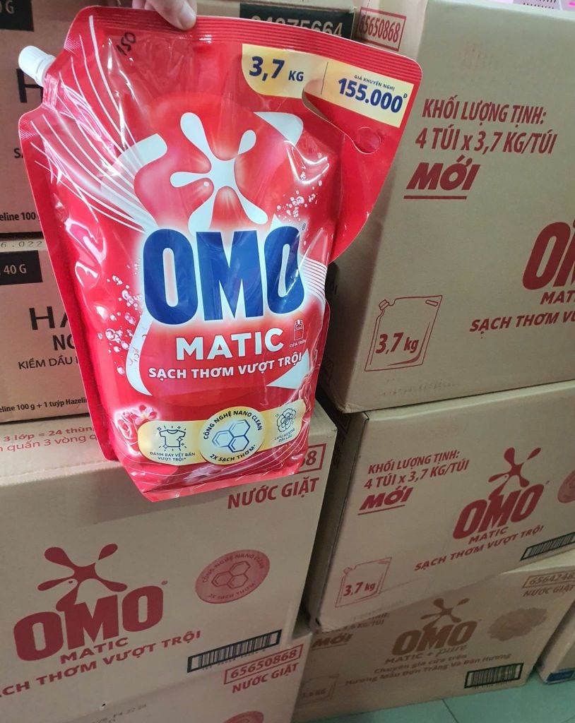 Nước Giặt OMO Matic Cửa Trên Sạch Thơm Vượt Trội Túi 3.7kg