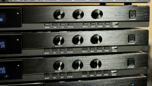 Vang số dBacoustic LX D5