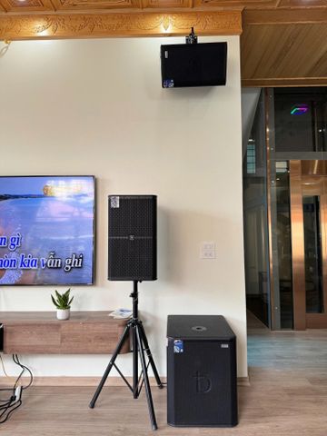 Dàn karaoke gia đình mà như phòng trà