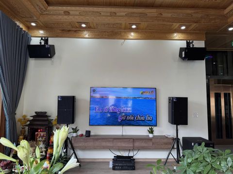 Dàn karaoke gia đình mà như phòng trà