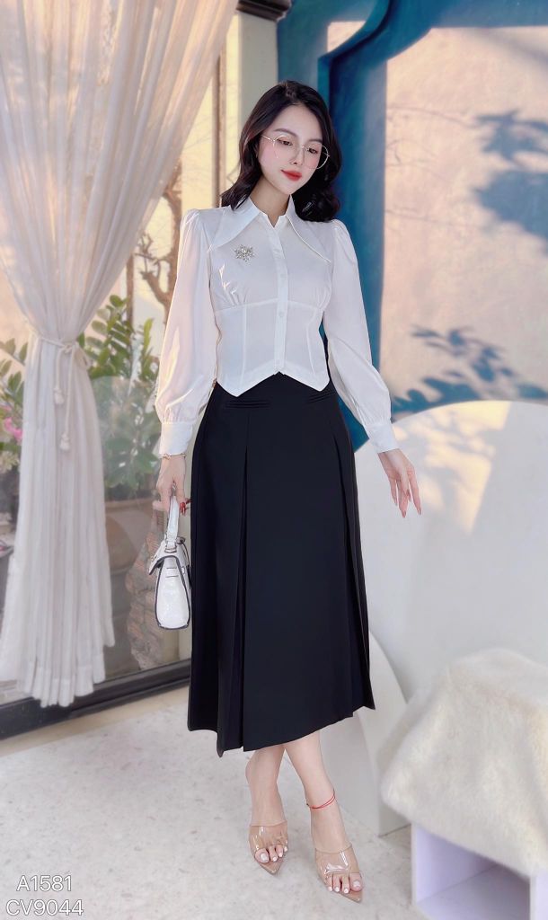 Áo Crop Cổ Nhọn A9001.1581
