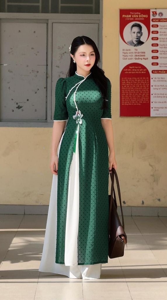 Áo Dài 4 Tà Sen Thêu 3D (PK) AD1659 (Áo lẻ)