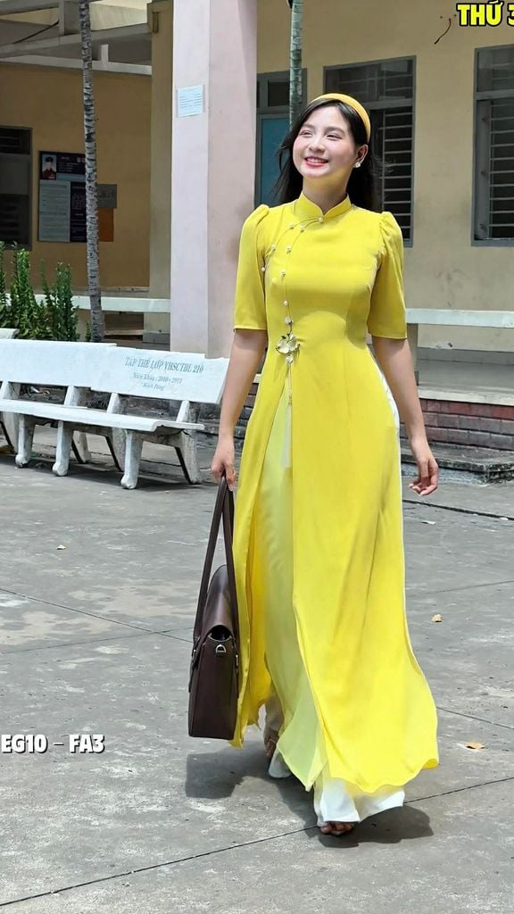 Áo Dài 4 Tà CÀNH LỘC XUÂN Kèm Phụ Kiện AD2995 (Áo lẻ)