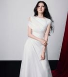  Váy trắng lệch vai 