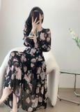  Váy đen dài tay hoạ tiết hoa 