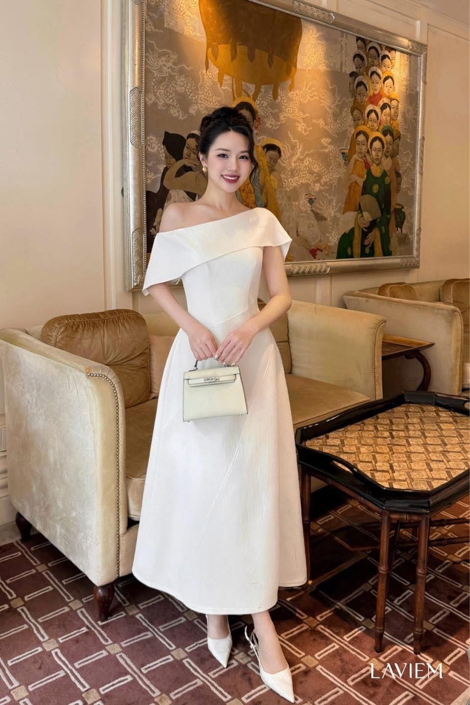  Váy LAVIEM trắng lệch vai 