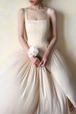  Váy corset kem cổ điển 
