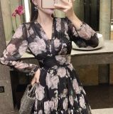  Váy đen dài tay hoạ tiết hoa 