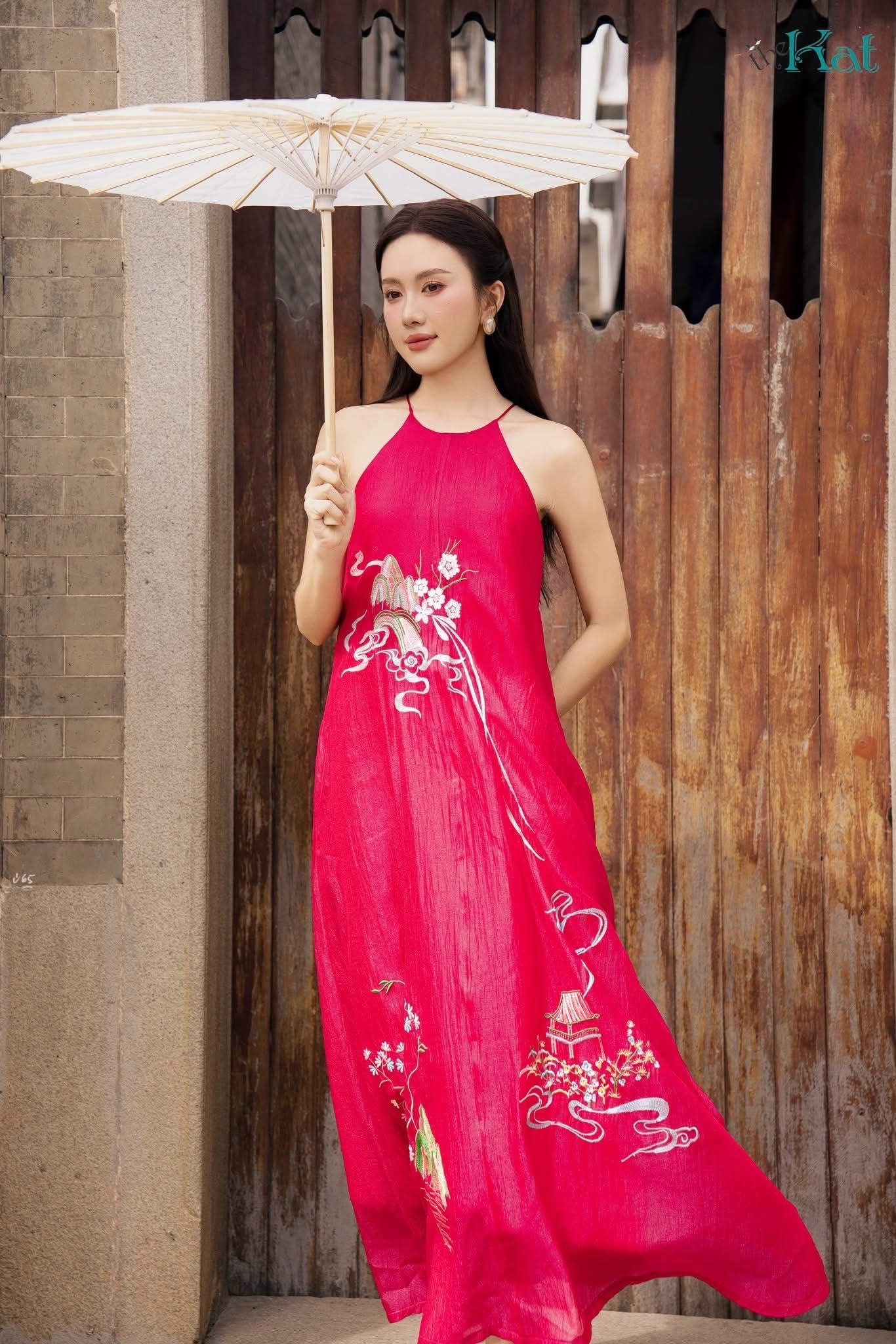  Áo yếm đỏ 