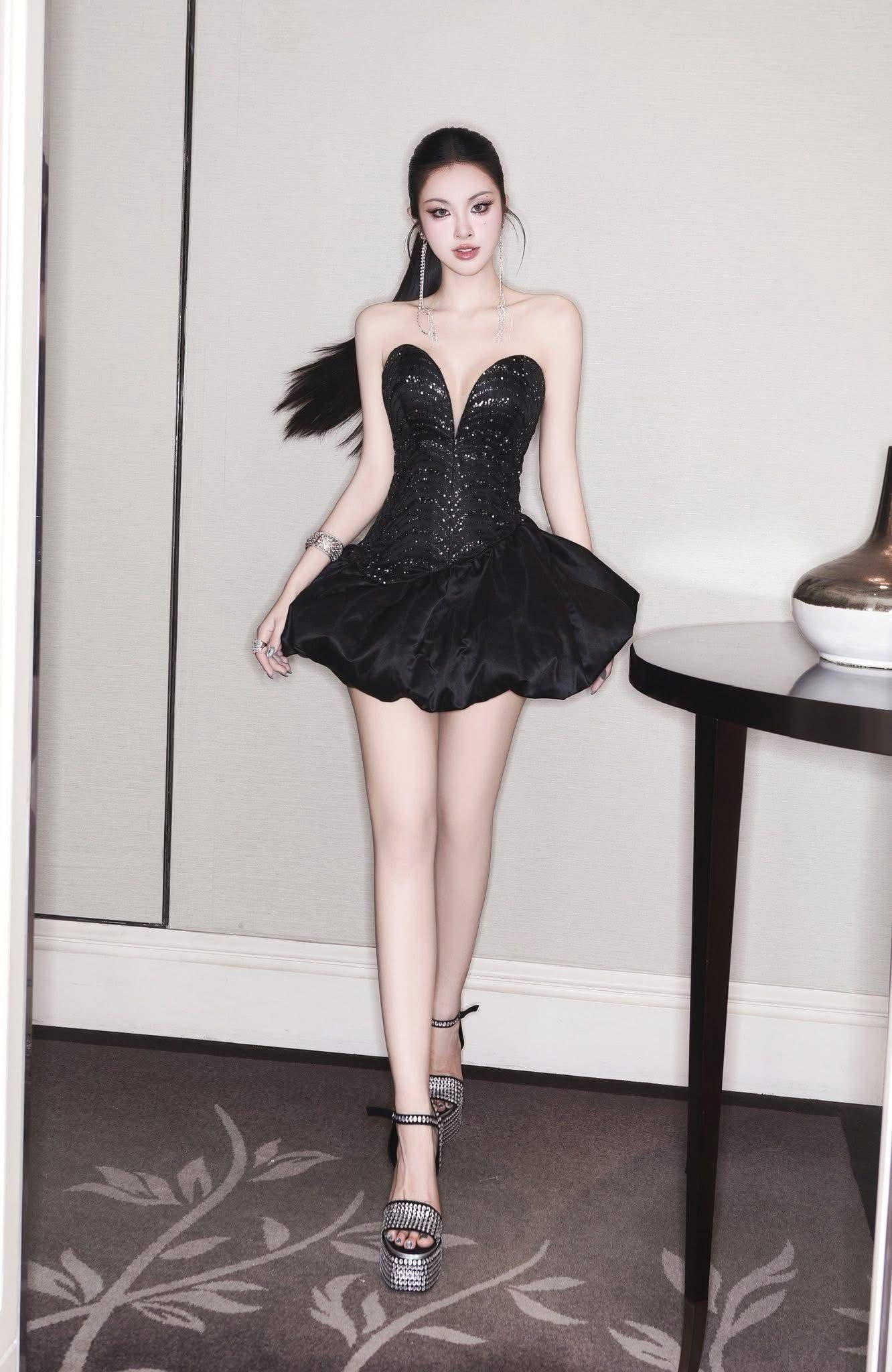  Váy ngắn đen lấp lánh Glamdoll 