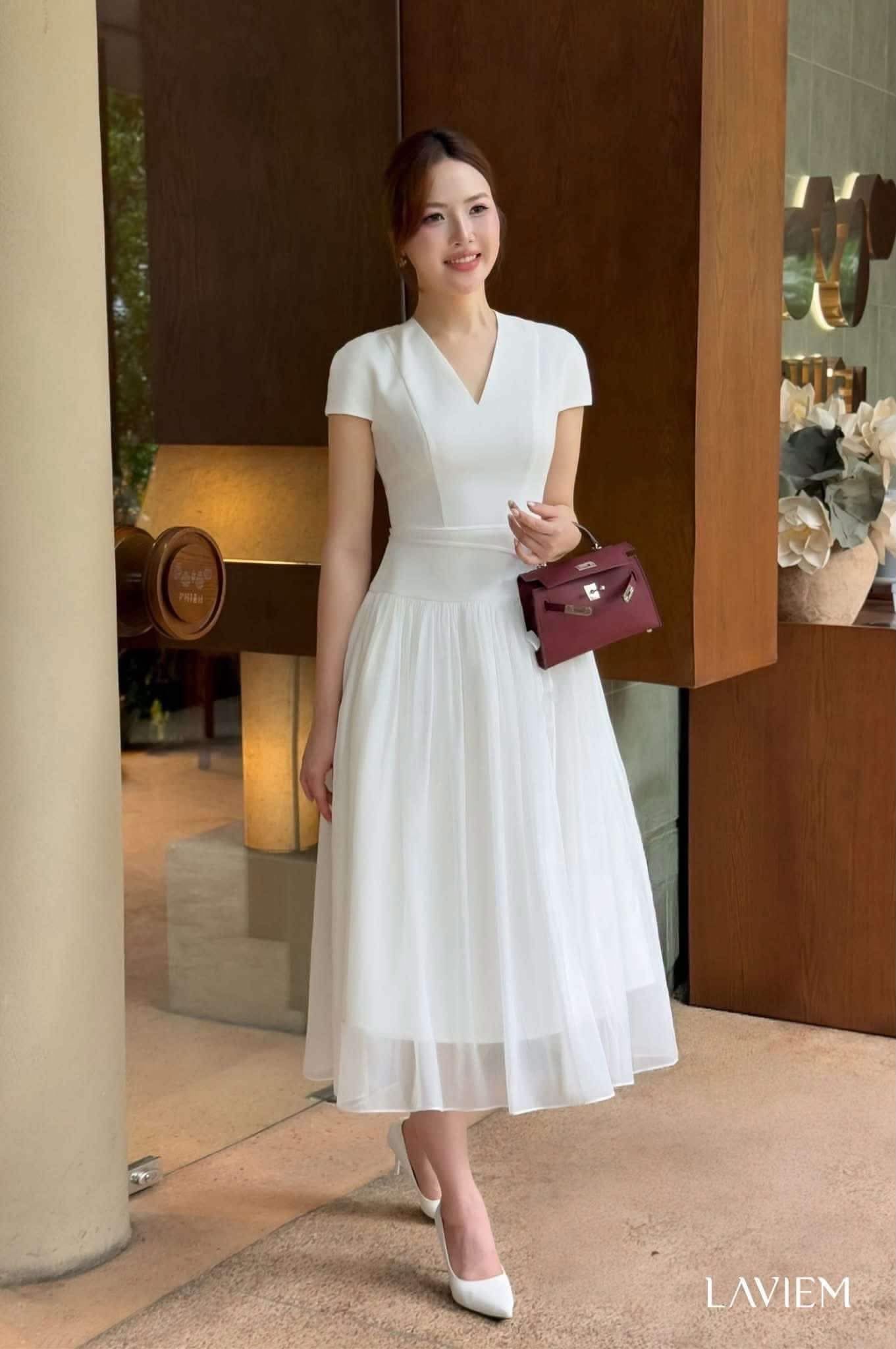  Váy trắng ngắn tay phối voan 