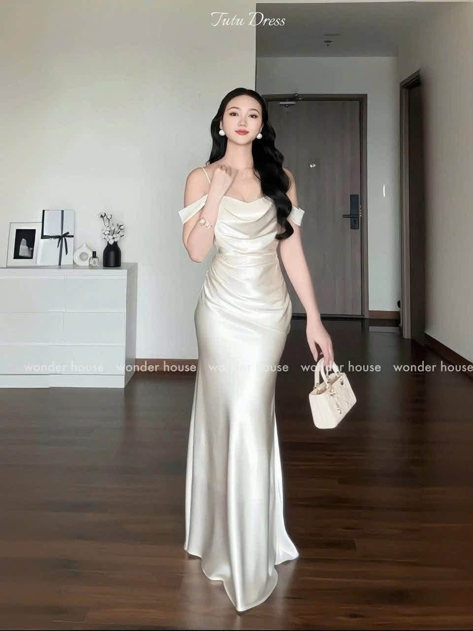  Váy lụa hai dây kem 