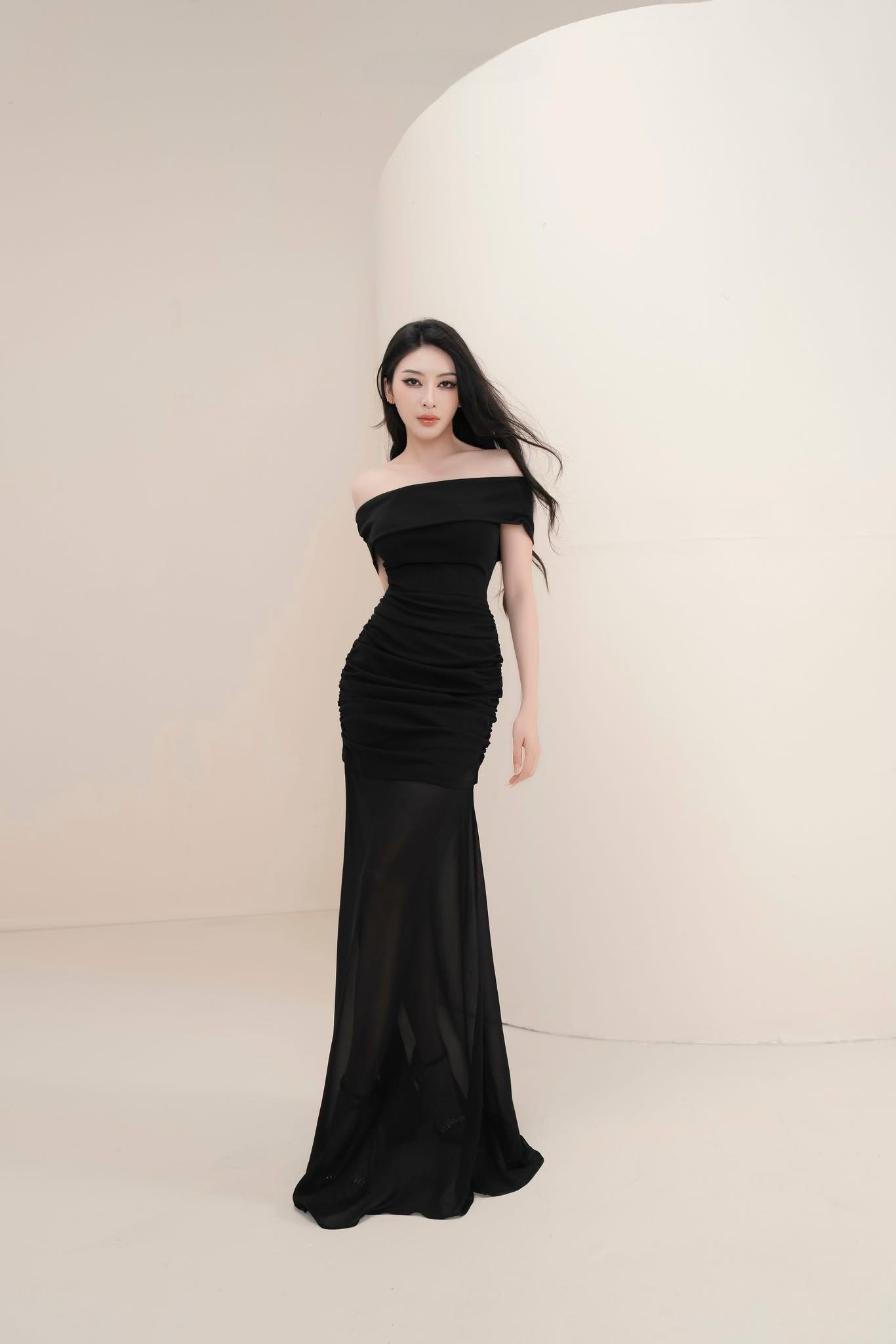  Váy bẹt vai chiffon đen Paramo 