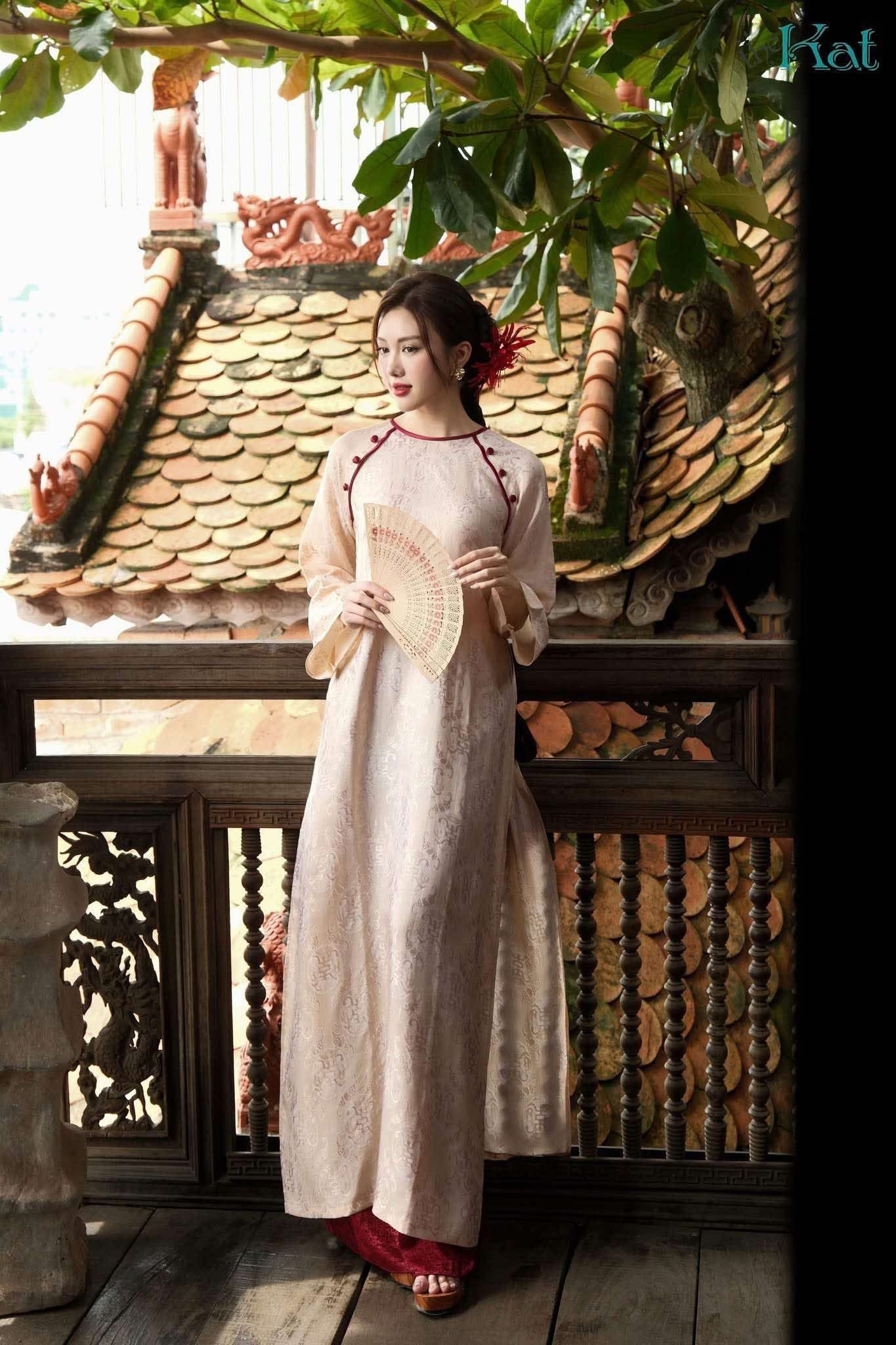  Áo dài Vân Chi 