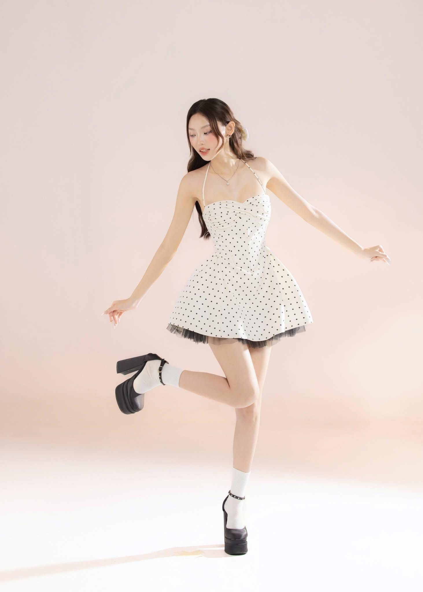  Váy ngắn chấm bi 