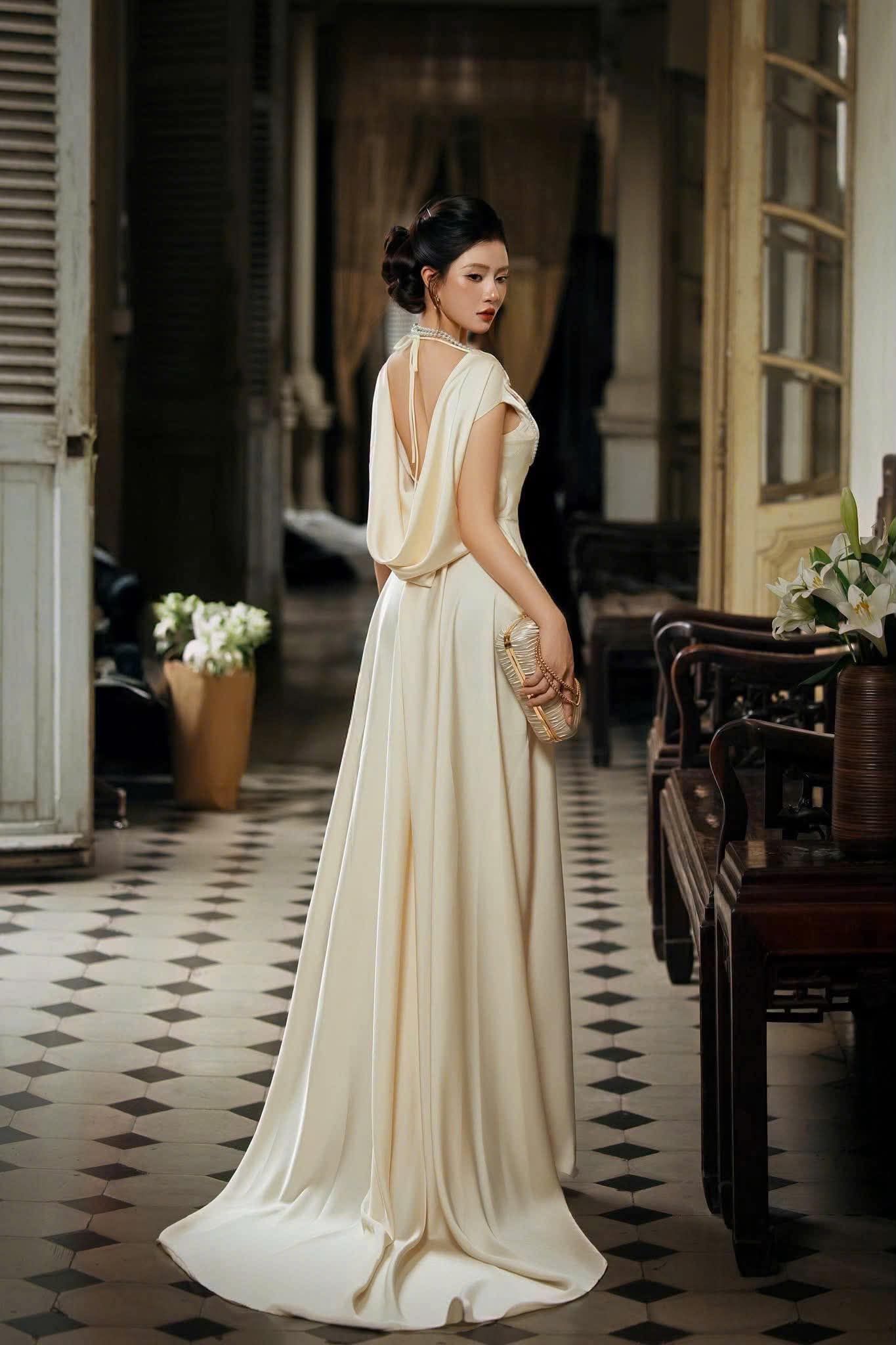  Váy lụa Nam Phương Hoàng Hậu 