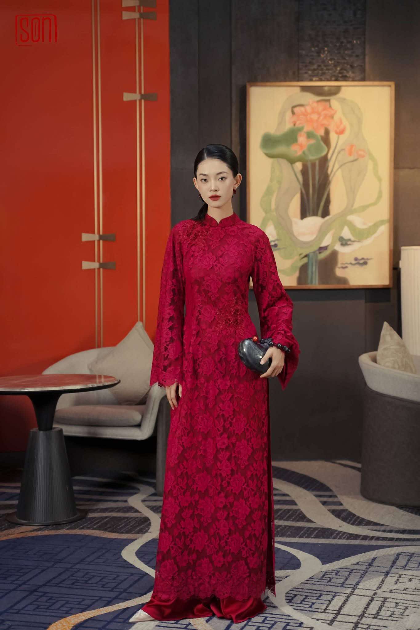  Áo dài Liên Son đỏ 
