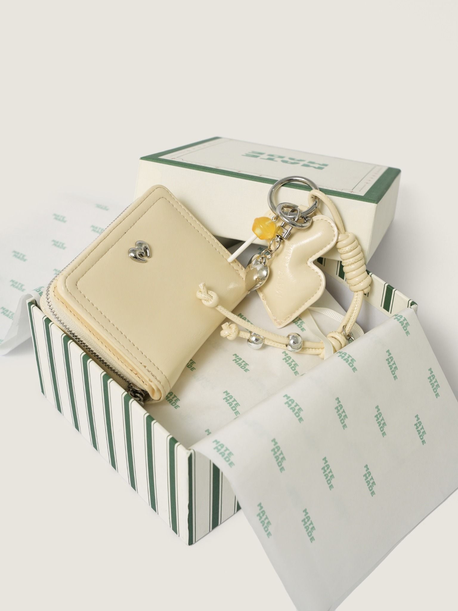  CB Ví + Charm phụ kiện 