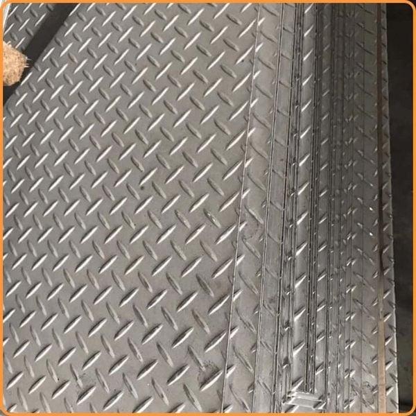  THÉP TẤM CHỐNG TRƯƠT (TẤM GÂN) 