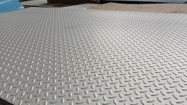  THÉP TẤM CHỐNG TRƯƠT (TẤM GÂN) 