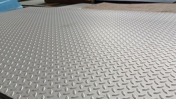  THÉP TẤM CHỐNG TRƯƠT (TẤM GÂN) 