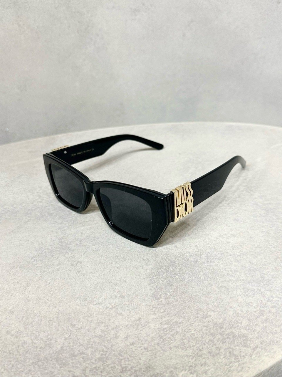  K22 - PK83 KÍNH ĐEN 